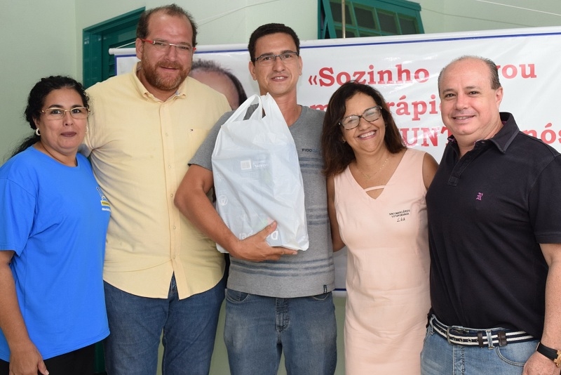 Comerciários recebem kits escolares do sindicato 