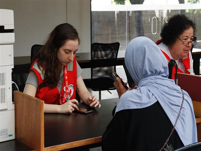 Operadora doa 6 mil linhas de celulares a refugiados 