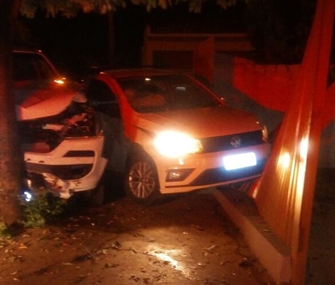 JOVEM FERIDA EM ACIDENTE NO CENTRO DE NHANDEARA