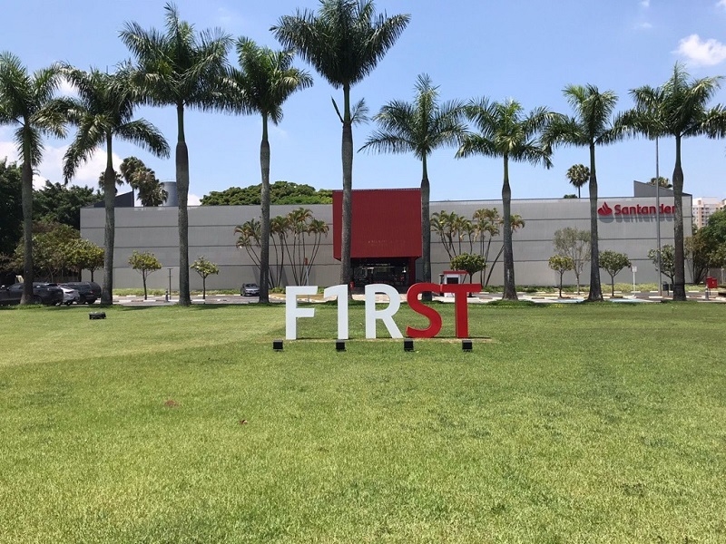 Salário de até R$25 mil no Santander