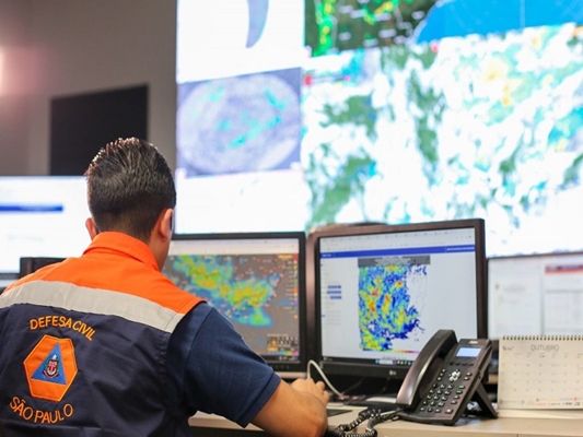 Defesa Civil emite alerta de temporais para a região