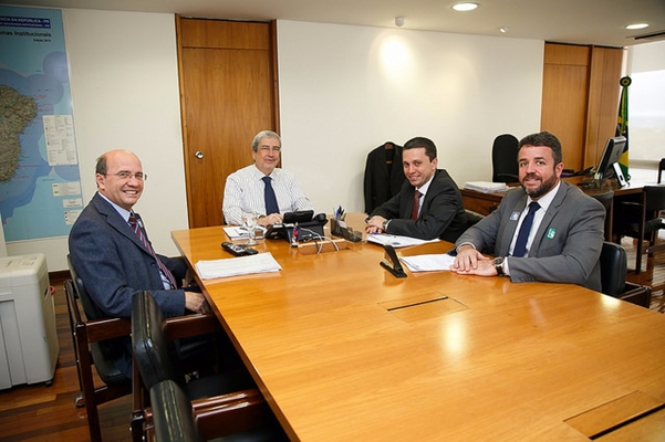 Prefeito buscae recursos para cobertura da Arena Plínio Marin 