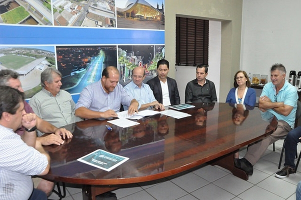 RENATÃO ANUNCIA ESCOLA EM PARCERIA COM LOTEAMENTO